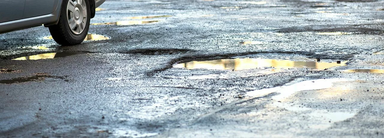 ¡Protege tu auto! Daños comunes por baches y cómo evitarlos