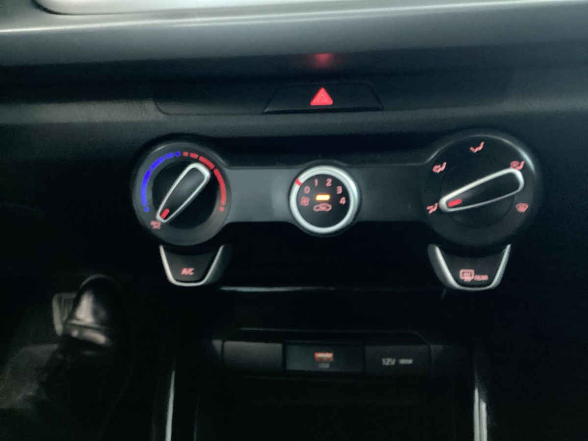 2023 Kia KIA RIO HB 5p LX L4/1.6 Aut