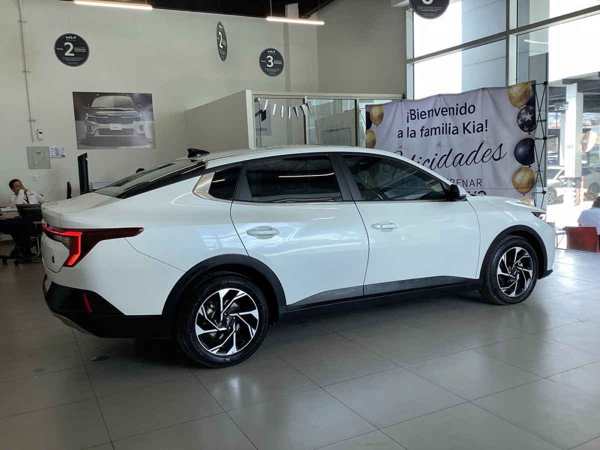 2025 Kia K3 4p EX Pack L4/1.6 Aut