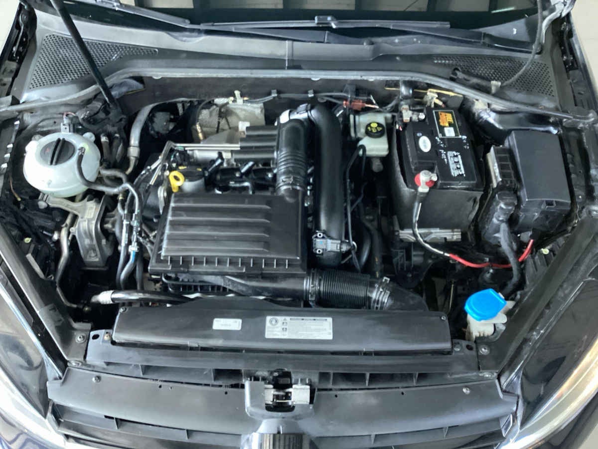 2019 Volkswagen Golf 5p Comfortline L4/1.4/T Aut