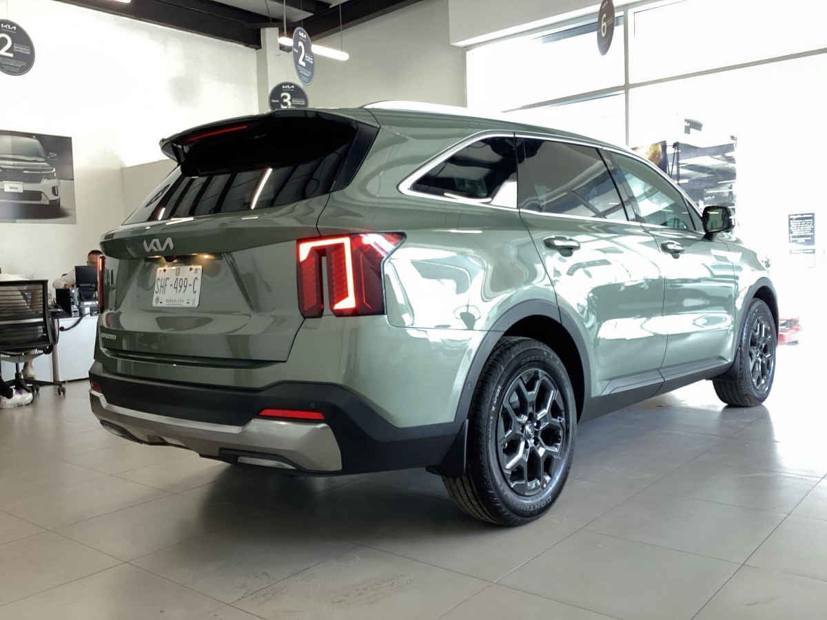 2026 Kia Sorento 5p SXL L4/2.5/T Aut