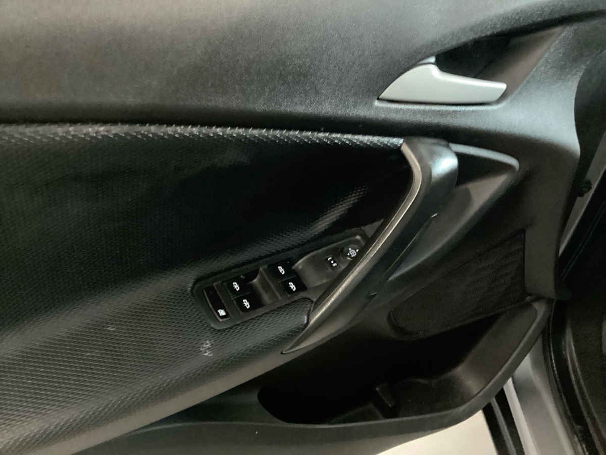 2023 Chevrolet Tracker 5p LS L3/1.2/T Man (A)