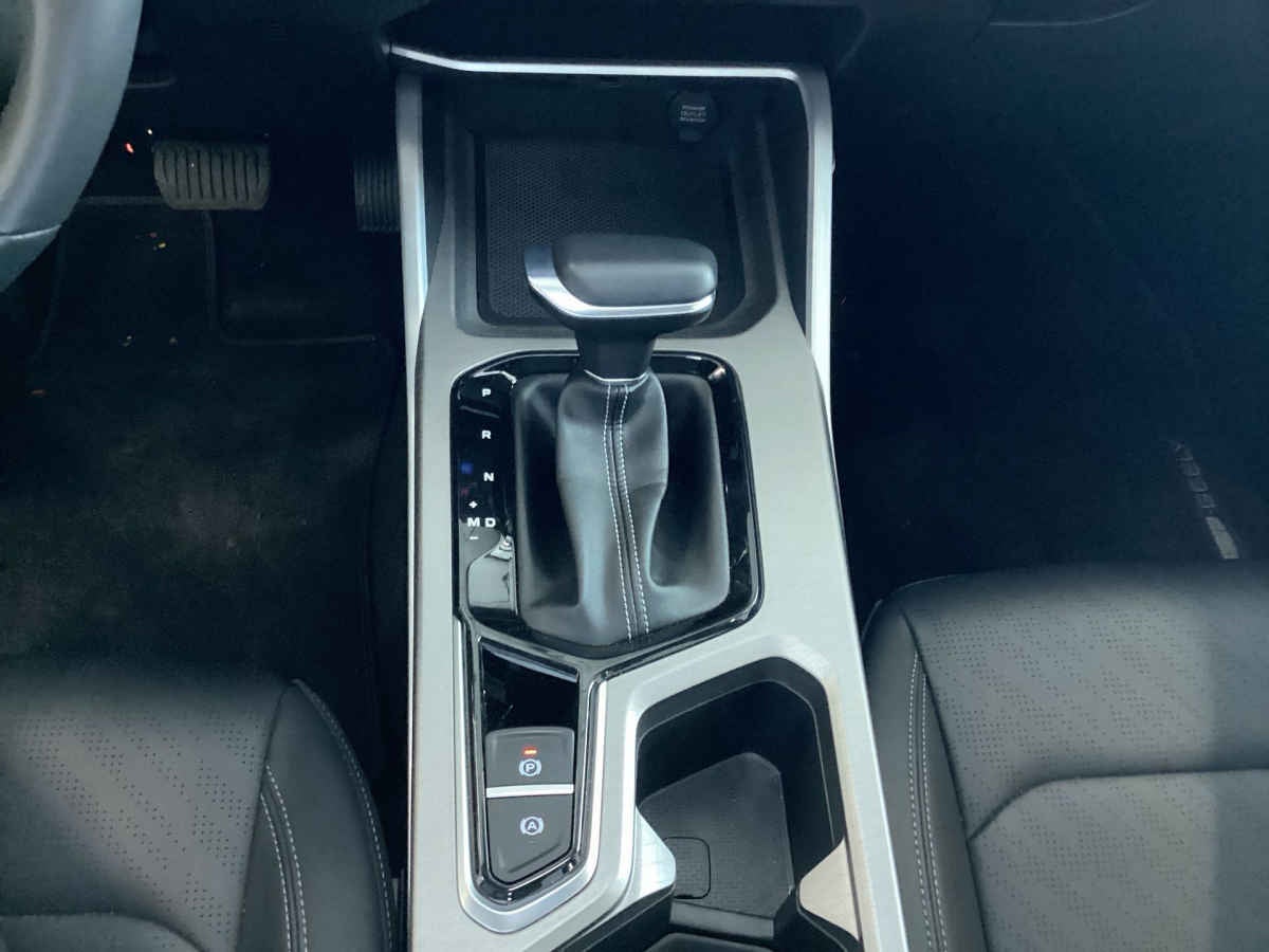2026 Geely EMGRANG 5p GF L4/1.5/T Aut