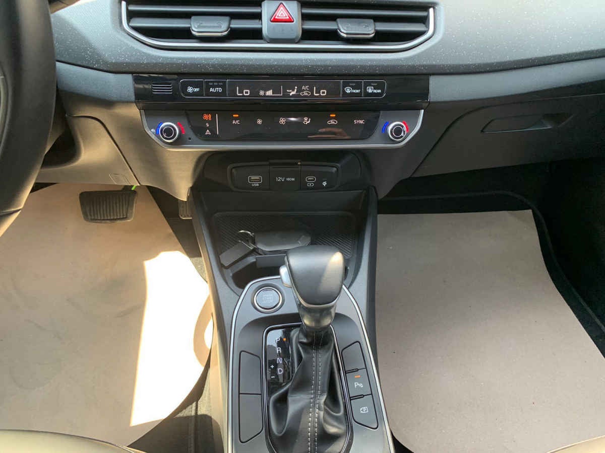 2025 Kia K3 4p EX Pack L4/1.6 Aut