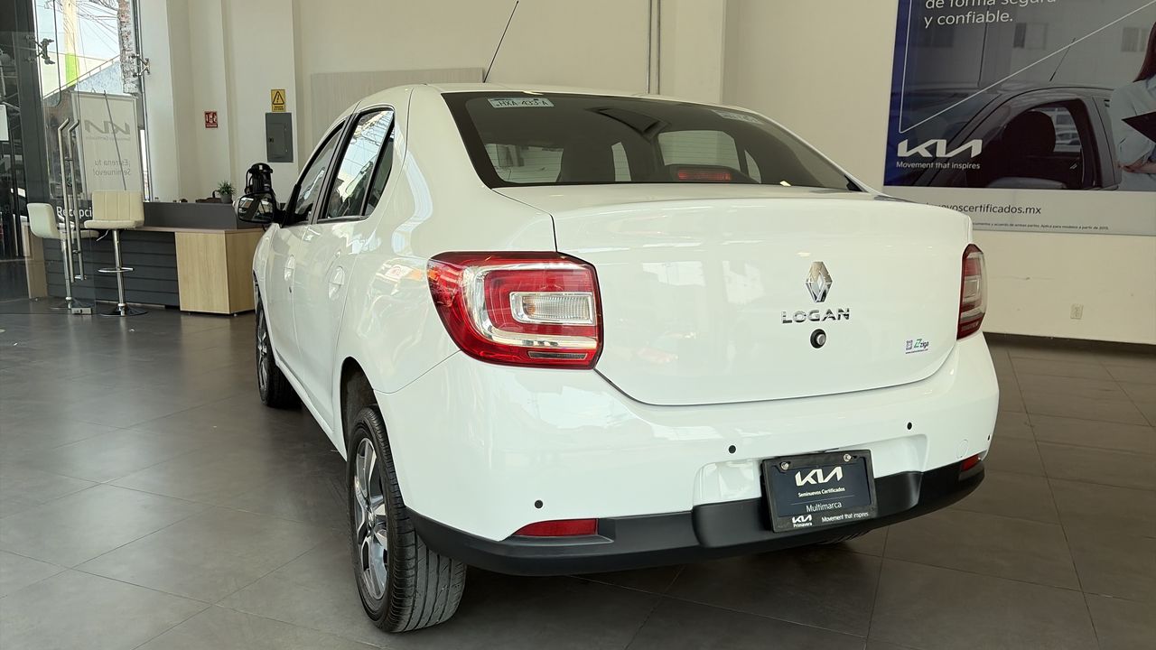2024 Renault Logan 4p Intens L4/1.6 Aut
