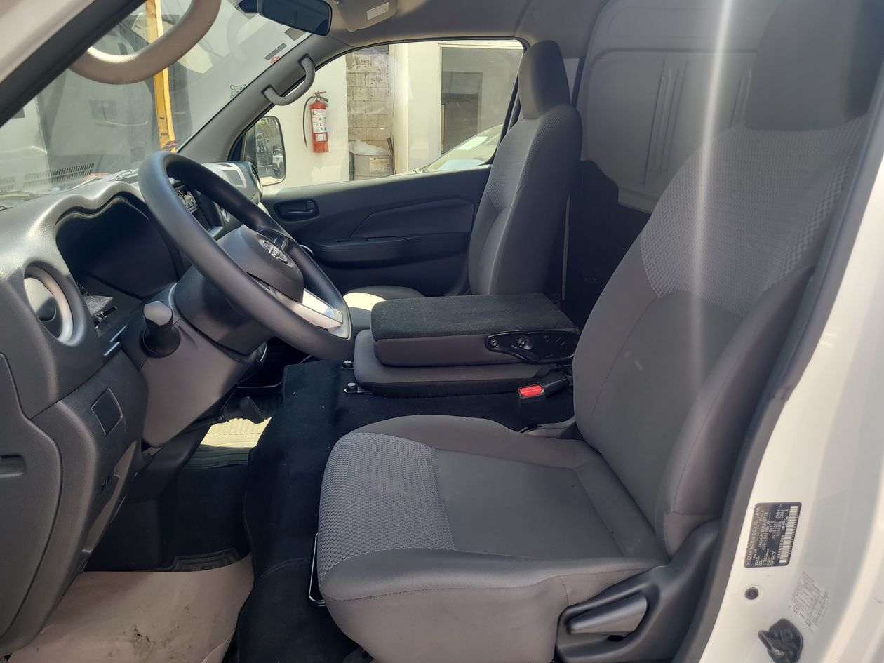 2024 Nissan Urvan 2.5 Panel Amplia AA Mt