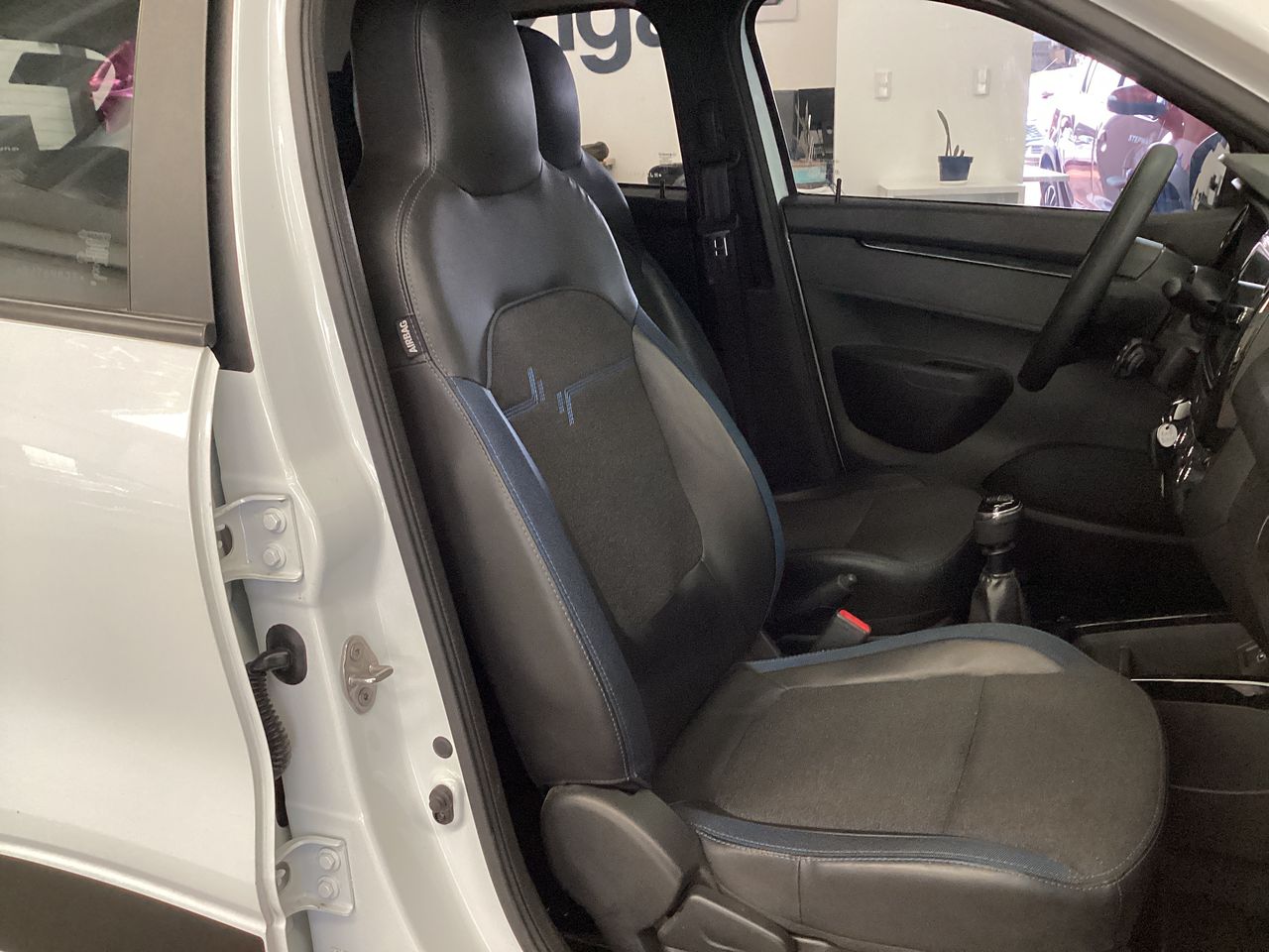 2024 Renault Kwid 1.0 Iconic Mt