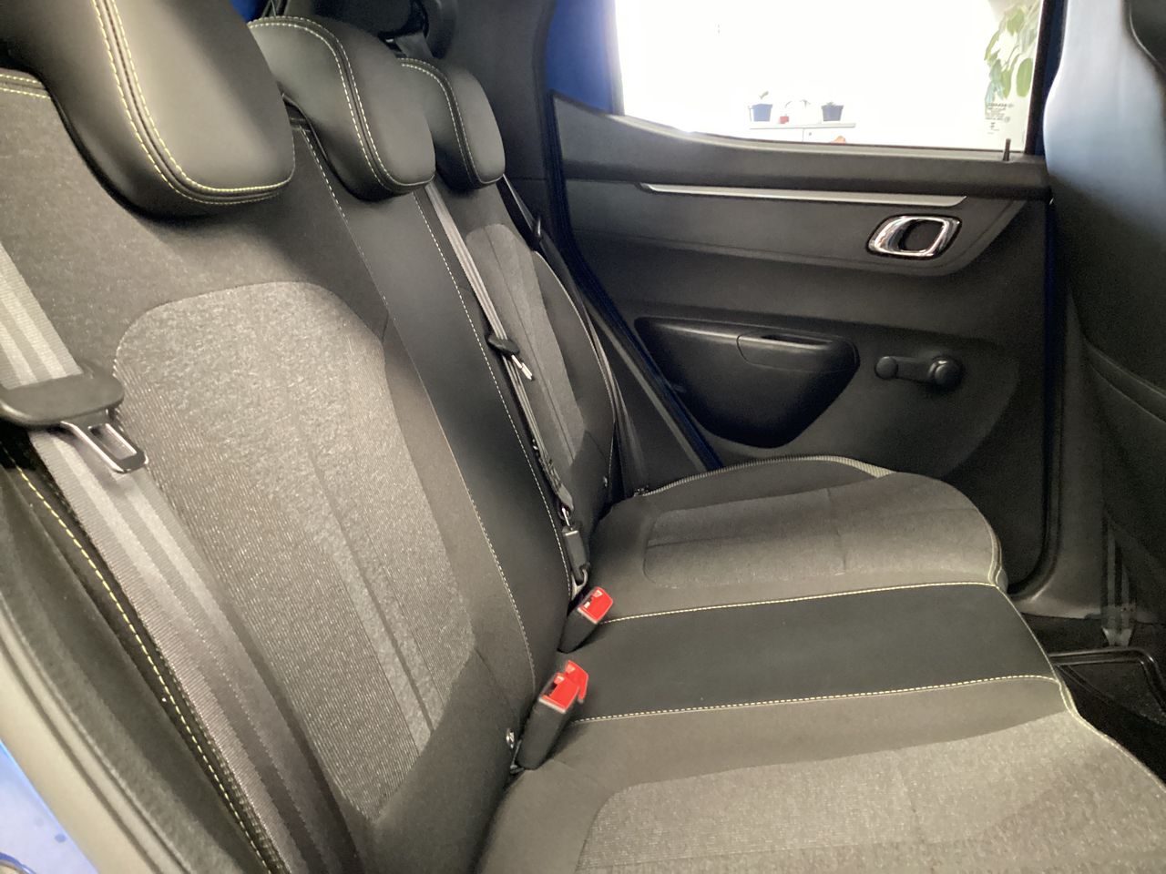 2024 Renault Kwid 1.0 Outsider Mt