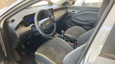 2024 Kia K3 5p LX L4/1.6 Man
