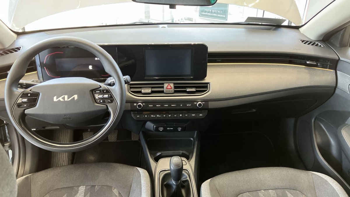 2024 Kia K3 5p LX L4/1.6 Man