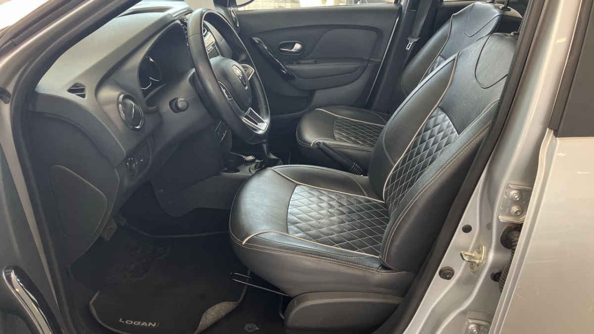 2024 Renault Logan 4p Intens L4/1.6 Aut
