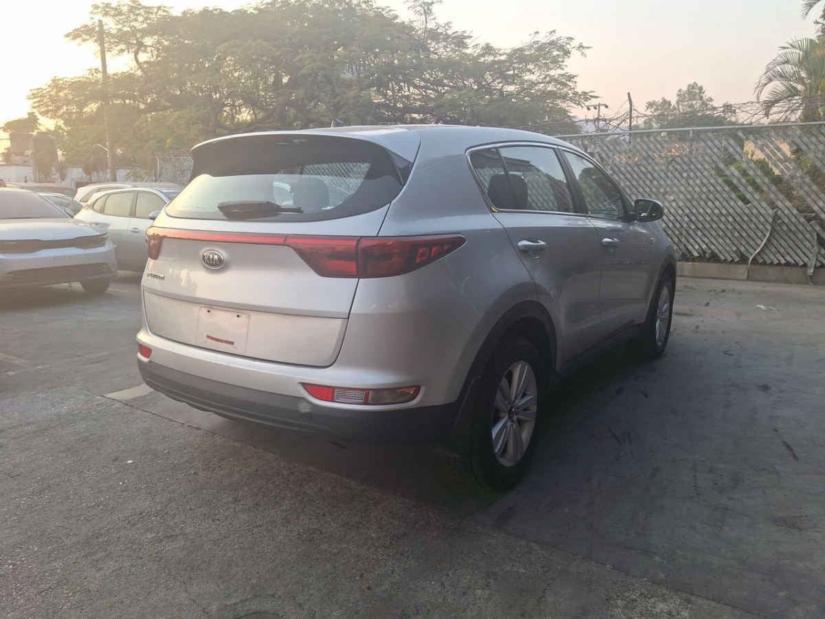 2018 Kia Sportage 5p LX  TA Tela RA-17"