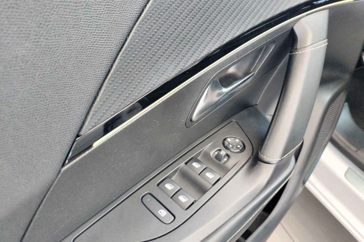 2025 Peugeot 2008 5p GT Pure Tech L3/1.2/T Aut