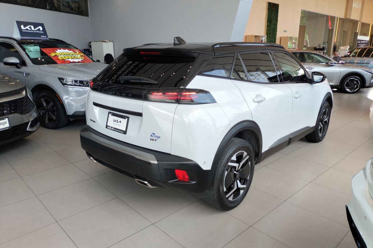 2025 Peugeot 2008 5p GT Pure Tech L3/1.2/T Aut