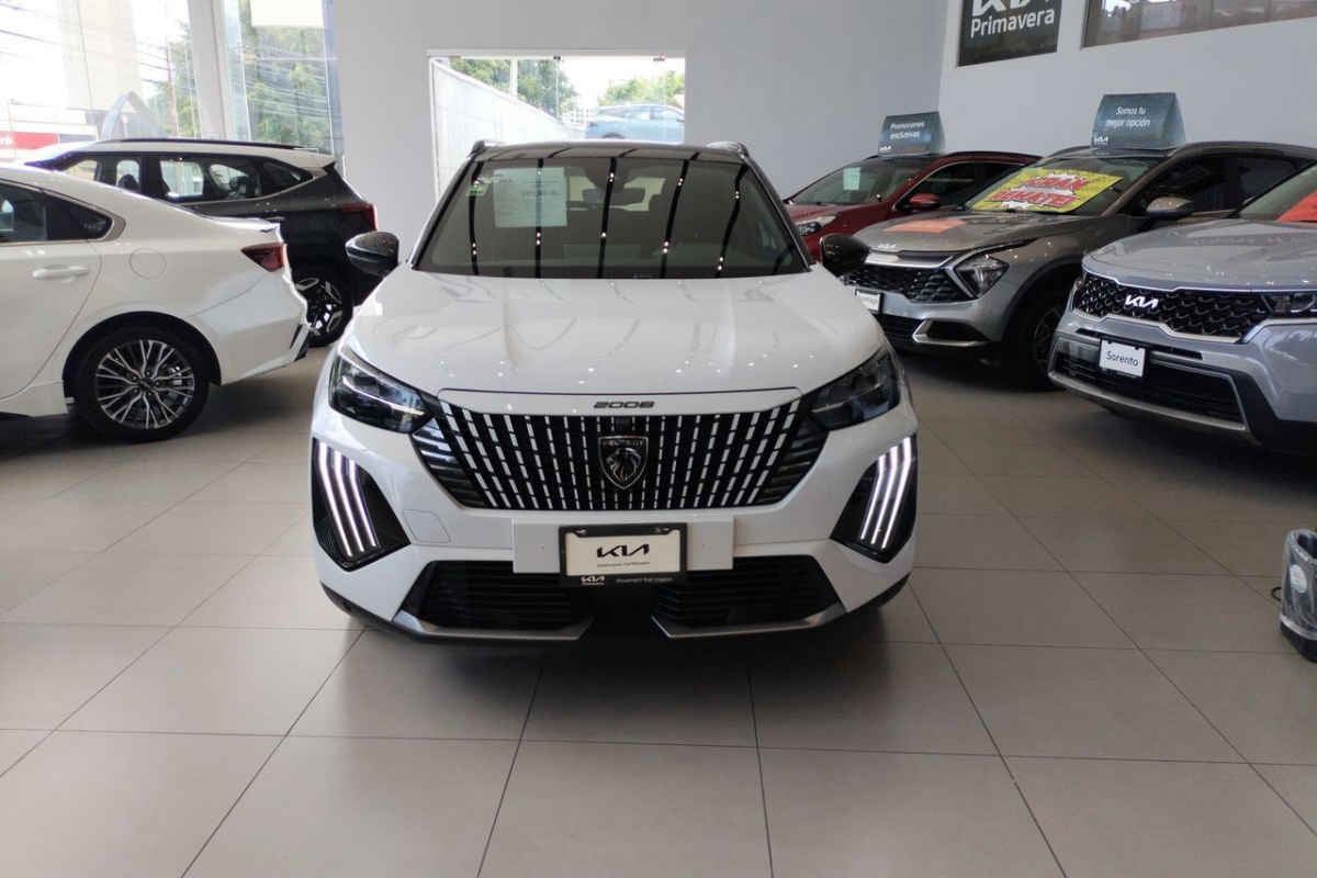 2025 Peugeot 2008 5p GT Pure Tech L3/1.2/T Aut